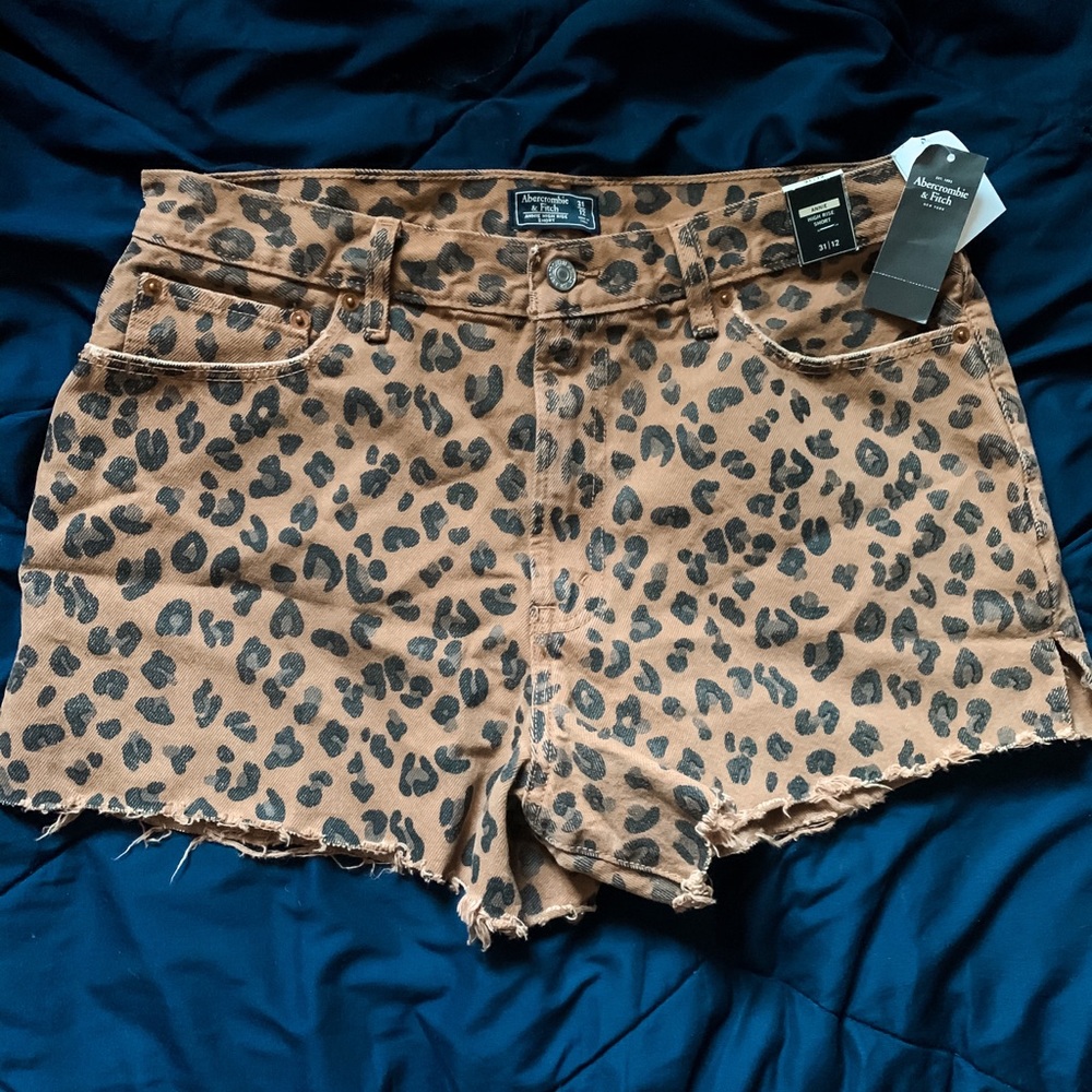 Brand new super cute Abercrombie denim shorts!